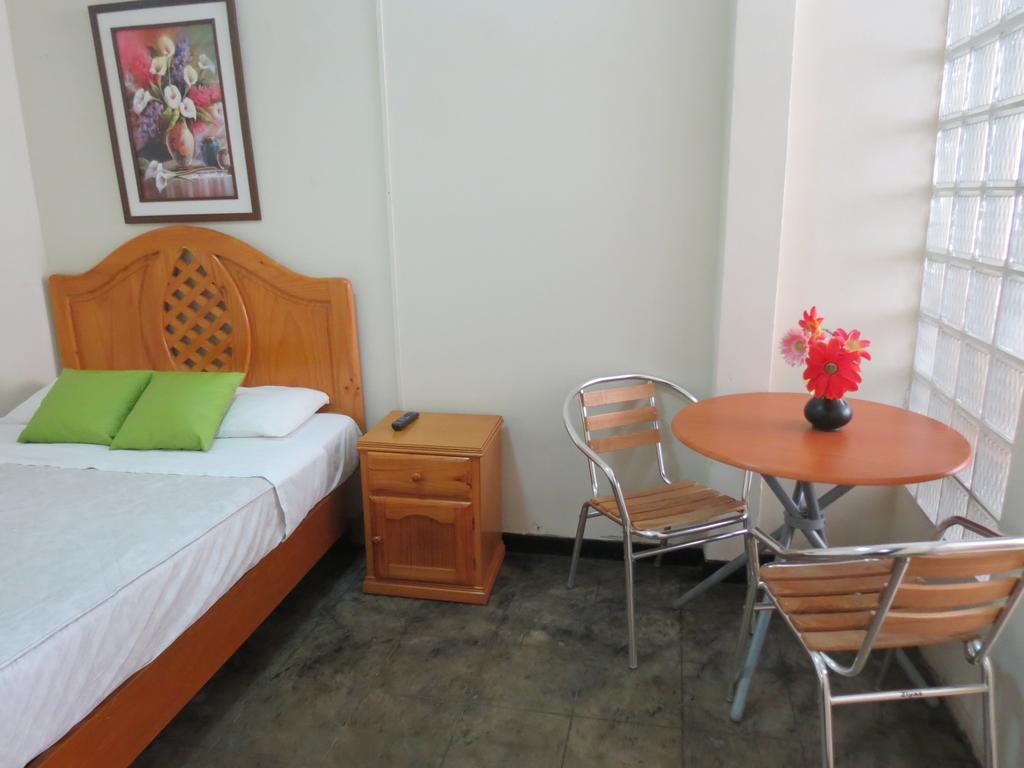 Residencial El Sol De Los Pinos Bed & Breakfast Trujillo Exterior foto