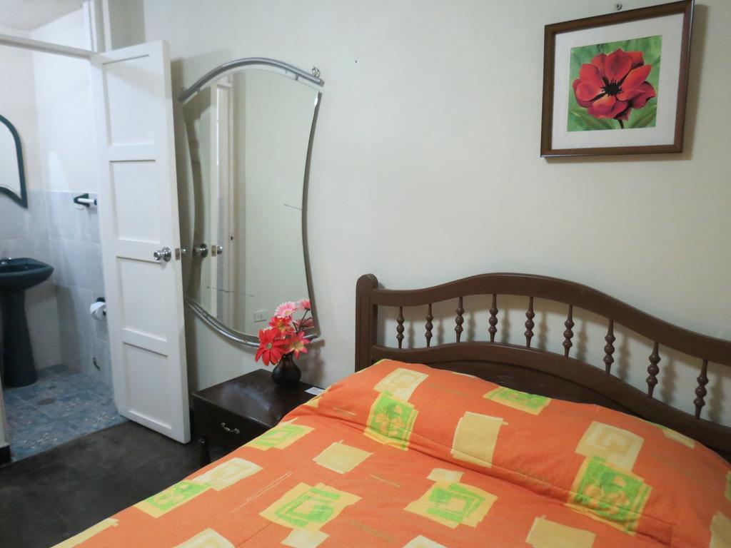 Residencial El Sol De Los Pinos Bed & Breakfast Trujillo Exterior foto